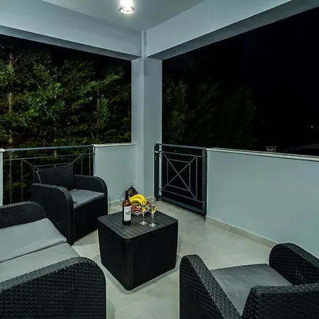Paloma Mansion- With Private Pool Embraced By Nature By Mana Gers Nyaraló