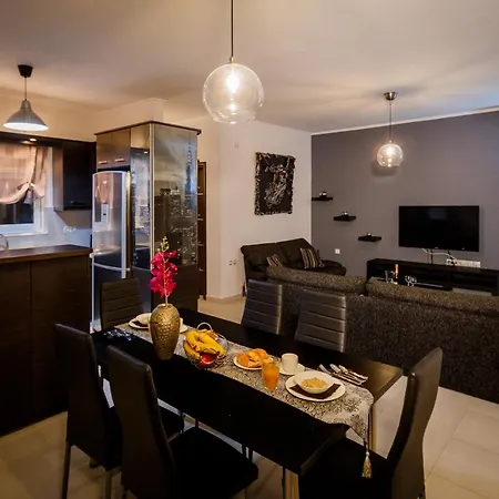 Paloma Mansion- With Private Pool Embraced By Nature By Mana Gers Case de vacanță