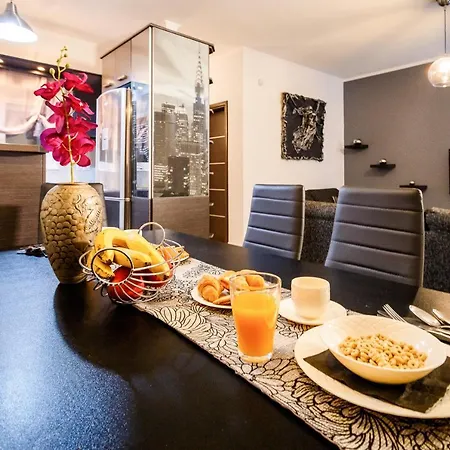 Paloma Mansion- With Private Pool Embraced By Nature By Mana Gers Case de vacanță *