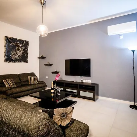 Paloma Mansion- With Private Pool Embraced By Nature By Mana Gers Case de vacanță