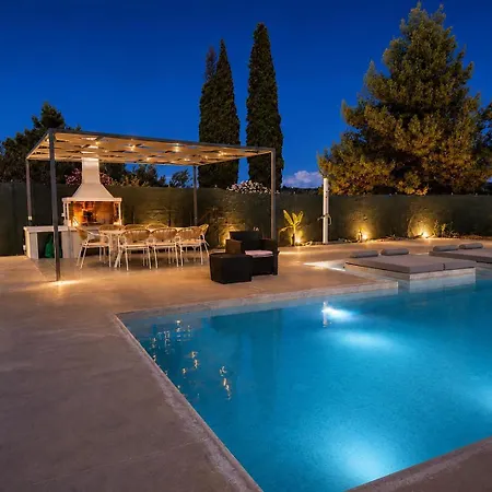 Paloma Mansion- With Private Pool Embraced By Nature By Mana Gers * Koukounariá