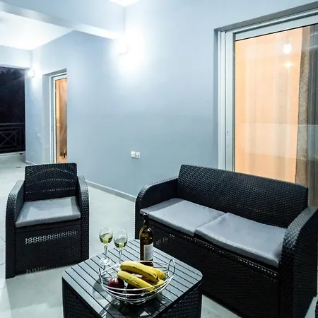 Paloma Mansion- With Private Pool Embraced By Nature By Mana Gers